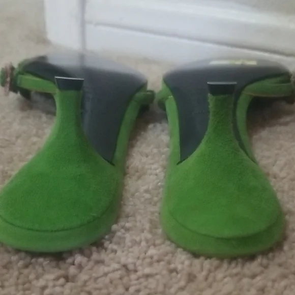 Prada Green Sandals with Metallic Chain Embellishment - Picture 15 of 16